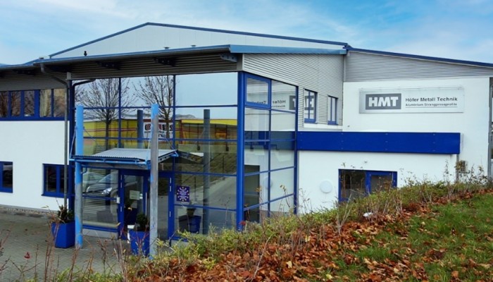 Die HMT Höfer Metall Technik GmbH & Co. KG mit Sitz in Hettstett ist ein technologisch hochqualifiziertes, modern ausgestattetes Unternehmen mit der Schwerpunkt der Verarbeitung von Aluminium. Aus Aluminiumschrotten wird im Unternehmen neues Material zusa